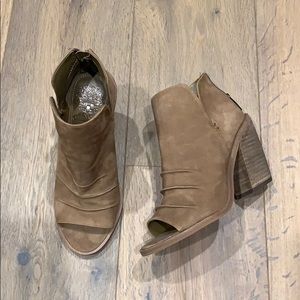 Brand New Vince Camuto Peep Toe Chunky Heel